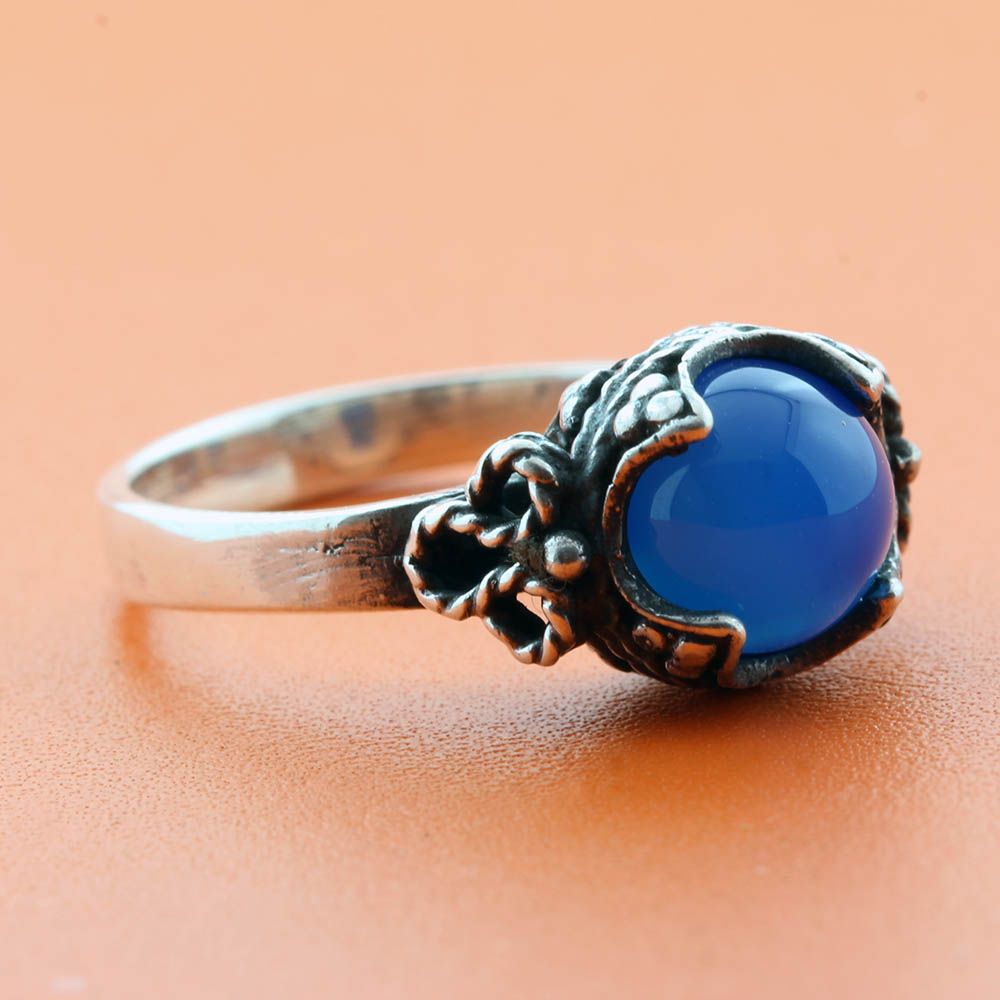 Gotlandsk ring med blå agatsten