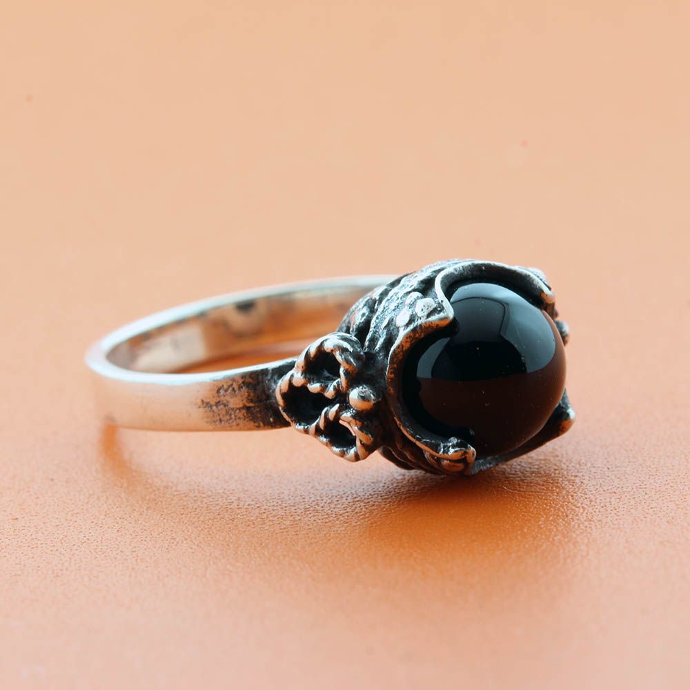 Gotlandsk ring med sort agatsten